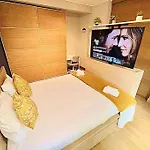 Chic One Bedroom With Parking&terrace-kir22 아파트 *